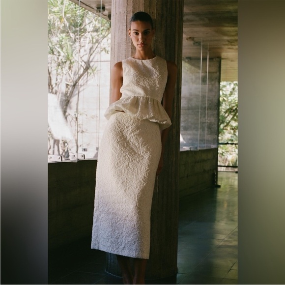 NWT ZARA TEXTURED MIDI SKIRT SiZE XS 
🚨PRICE FIRM NO DISCOUNT - Picture 14 of 15